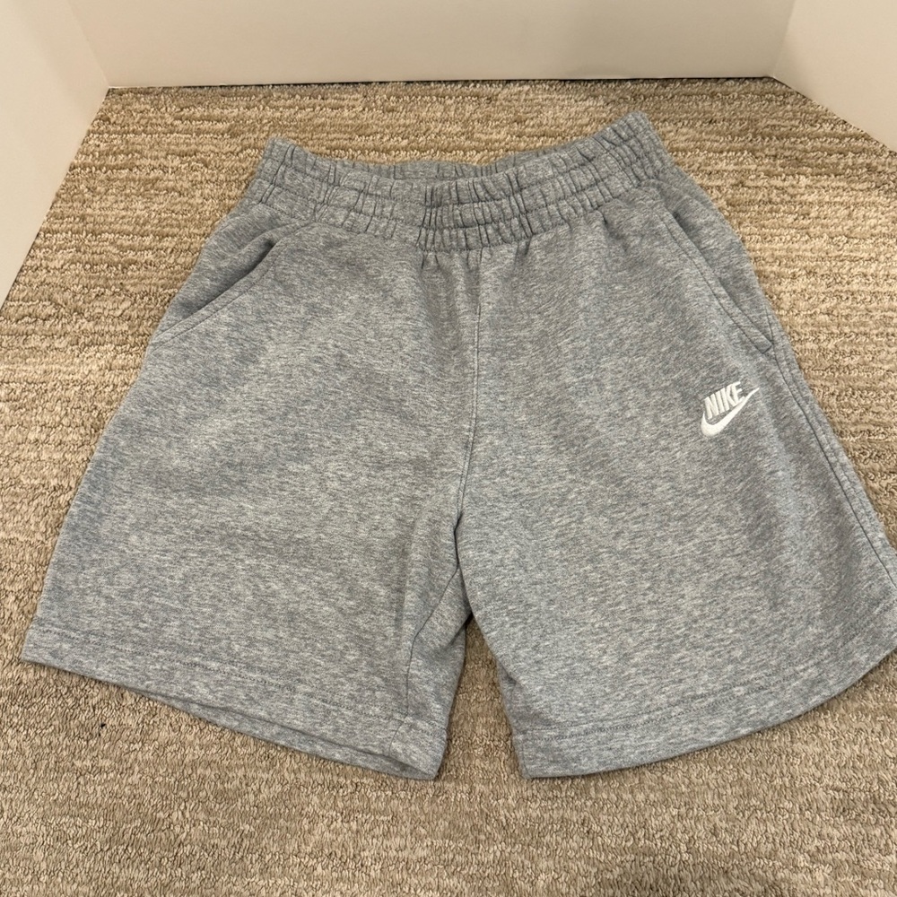 Kids Nike Heather Gray Casual Shorts. Boys size Large.